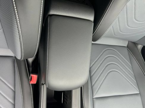 New 2026 Volkswagen Tiguan SE FWD image 32