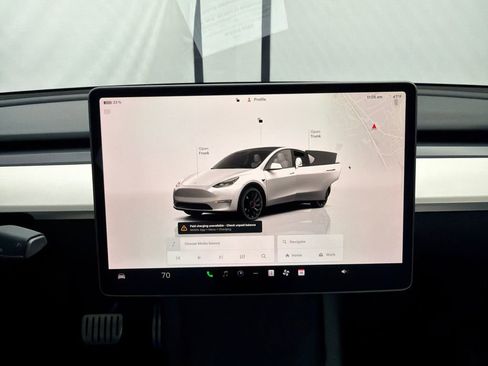 Used 2023 Tesla Model Y Long Range image 27