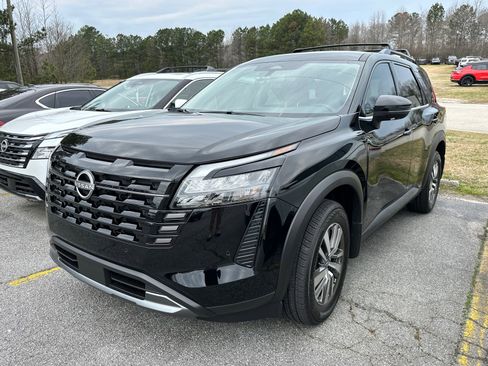 New 2026 Nissan Pathfinder SL image 1