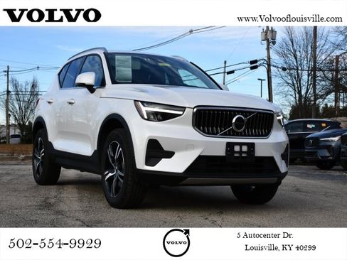 Certified 2025 Volvo XC40 B5 Core image 1