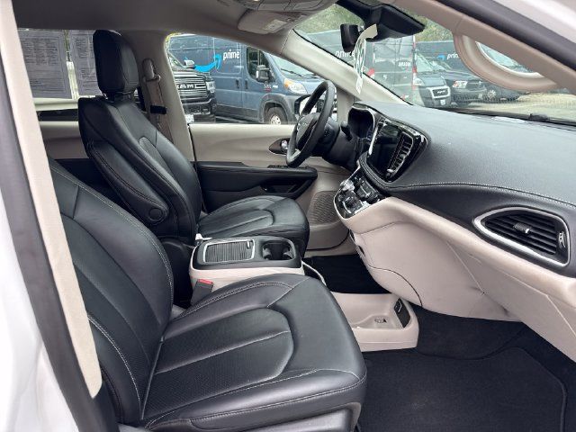 Used 2024 Chrysler Pacifica Limited FWD image 9