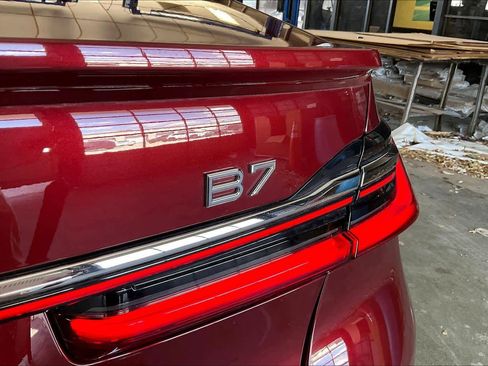 Used 2022 BMW ALPINA B7 xDrive w/ Luxury Rear Seating Package image 32