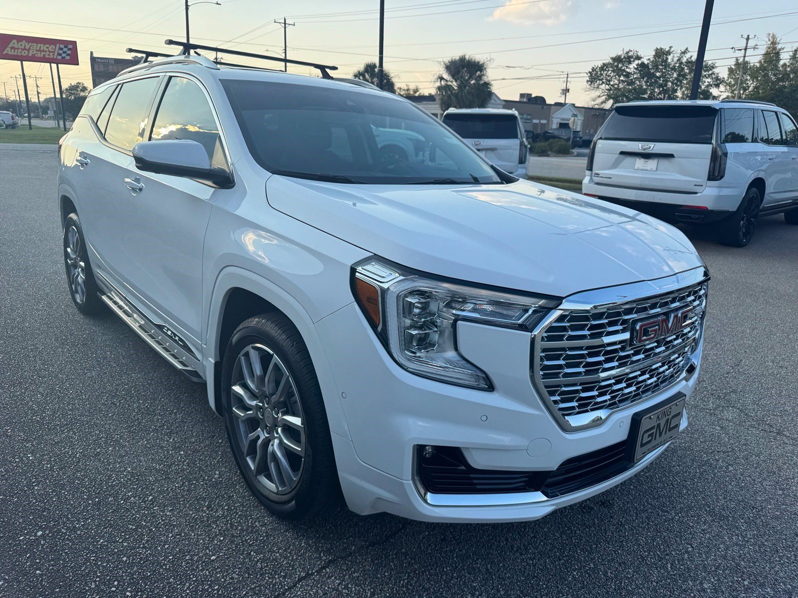Used 2024 GMC Terrain Denali w/ Denali Premium Package AWD/4WD image 12