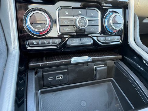 Used 2021 GMC Yukon XL Denali w/ Denali Premium Package image 19