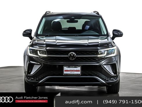 Used 2024 Volkswagen Taos SE image 3