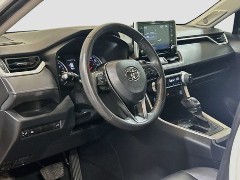 Used 2020 Toyota RAV4 XLE Premium FWD image 8