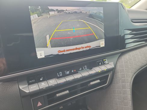 Used 2025 Toyota Camry XLE FWD image 21
