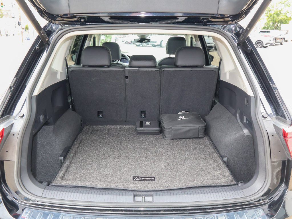 Used 2024 Volkswagen Tiguan SE w/ Panoramic Sunroof Package AWD/4WD image 10