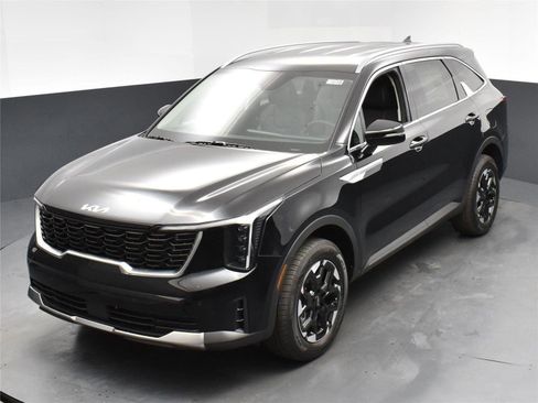Used 2025 Kia Sorento S image 9