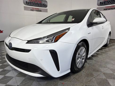 Used 2022 Toyota Prius LE image 7