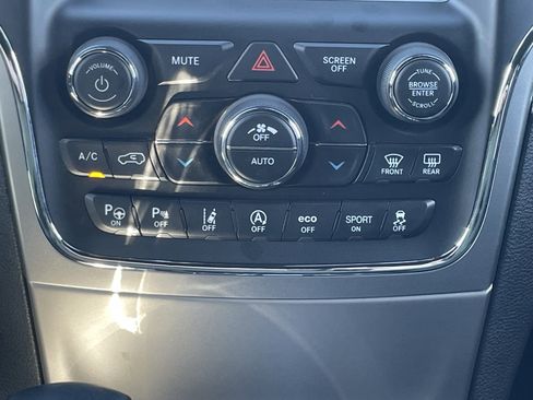 Used 2018 Jeep Grand Cherokee Overland image 25