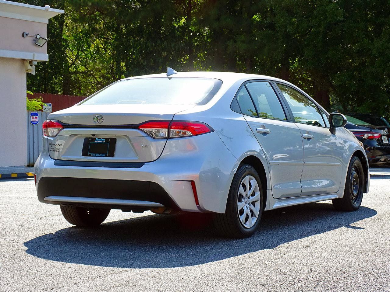 Used 2021 Toyota Corolla LE FWD image 9