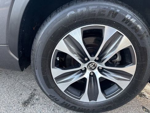 Used 2022 Toyota Highlander XLE image 14