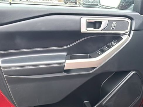 Certified 2021 Ford Explorer XLT w/ Equipment Group 202A image 9