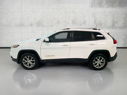 Used 2018 Jeep Cherokee Latitude Plus w/ Cold Weather Group image 8
