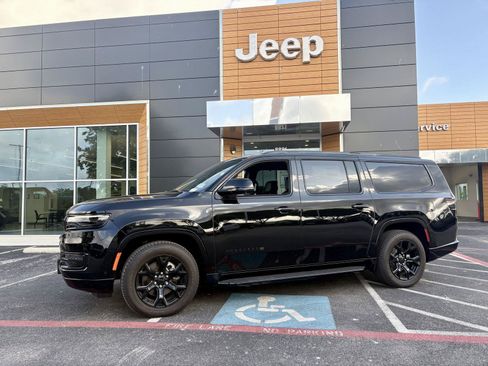 New 2025 Jeep Wagoneer L Series II w/ Convenience Group I AWD/4WD image 1