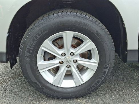 Used 2011 Toyota Highlander 4WD image 9