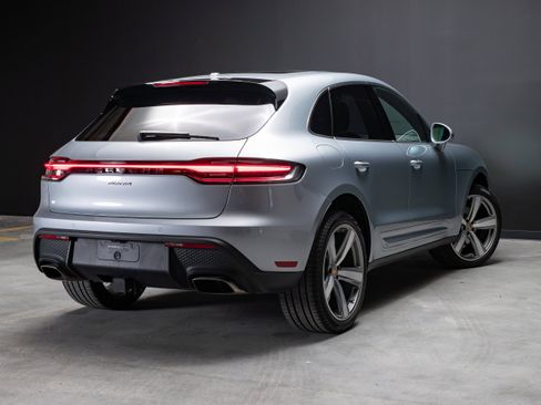 Certified 2025 Porsche Macan AWD/4WD image 7