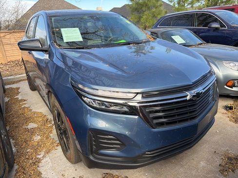 Used 2024 Chevrolet Equinox LS w/ LS Convenience Package image 2