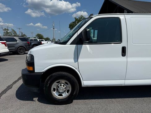 Used 2021 Chevrolet Express 3500 Extended w/ Driver Convenience Package RWD image 30