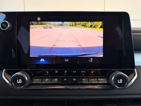 Used 2023 Chevrolet Colorado LT w/ LT Convenience Package II RWD image 10
