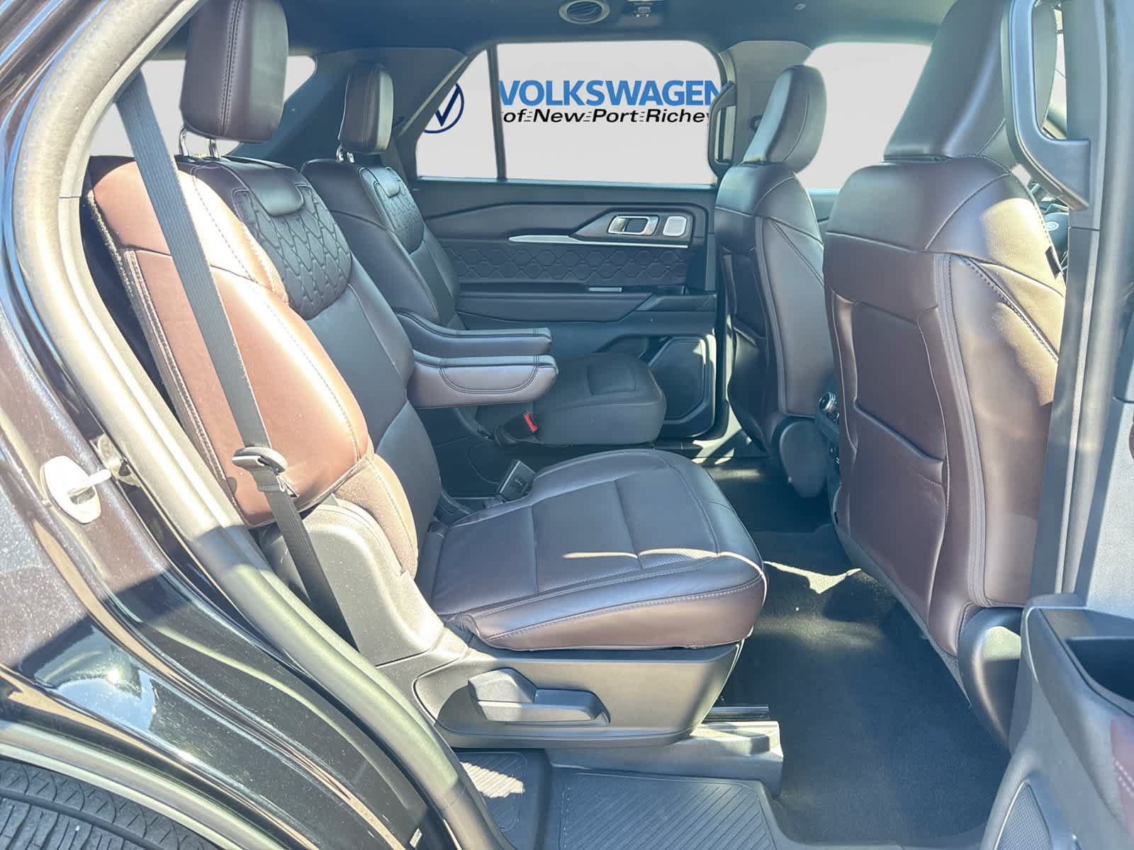 Used 2025 Ford Explorer Platinum w/ LUX Leather Package AWD/4WD image 26