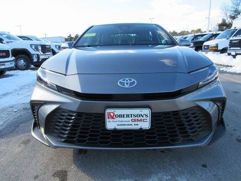 Used 2025 Toyota Camry SE w/ Convenience Package image 4