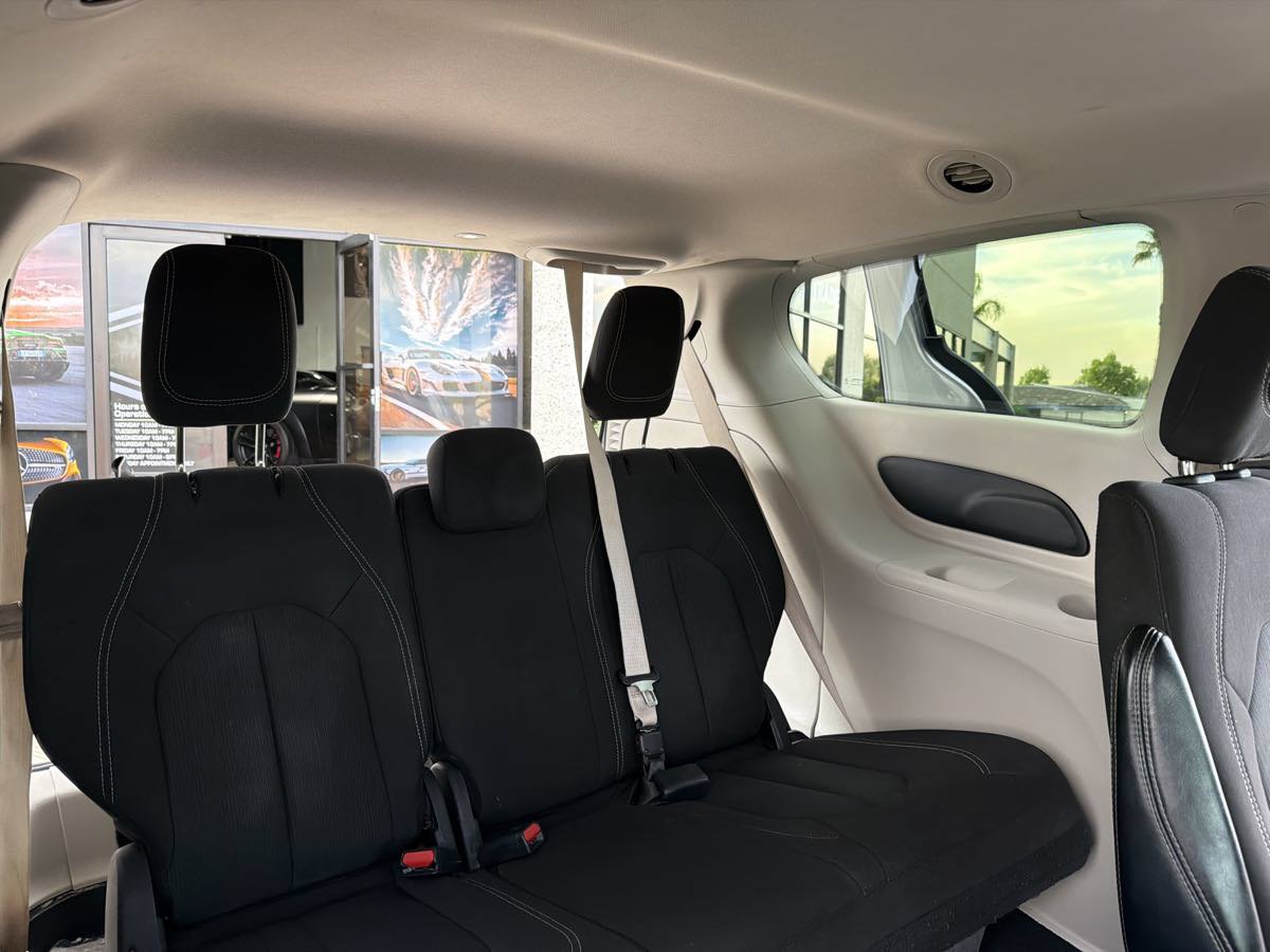 Used 2022 Chrysler Voyager LX FWD image 24