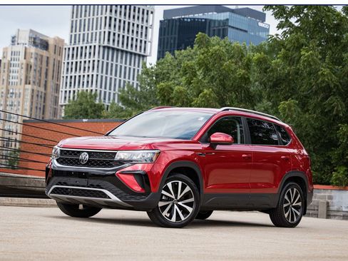 Certified 2023 Volkswagen Taos SE w/ Panoramic Sunroof Package AWD/4WD image 1