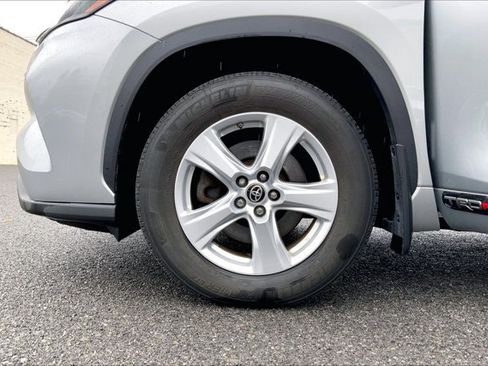 Used 2022 Toyota Highlander LE AWD/4WD image 8