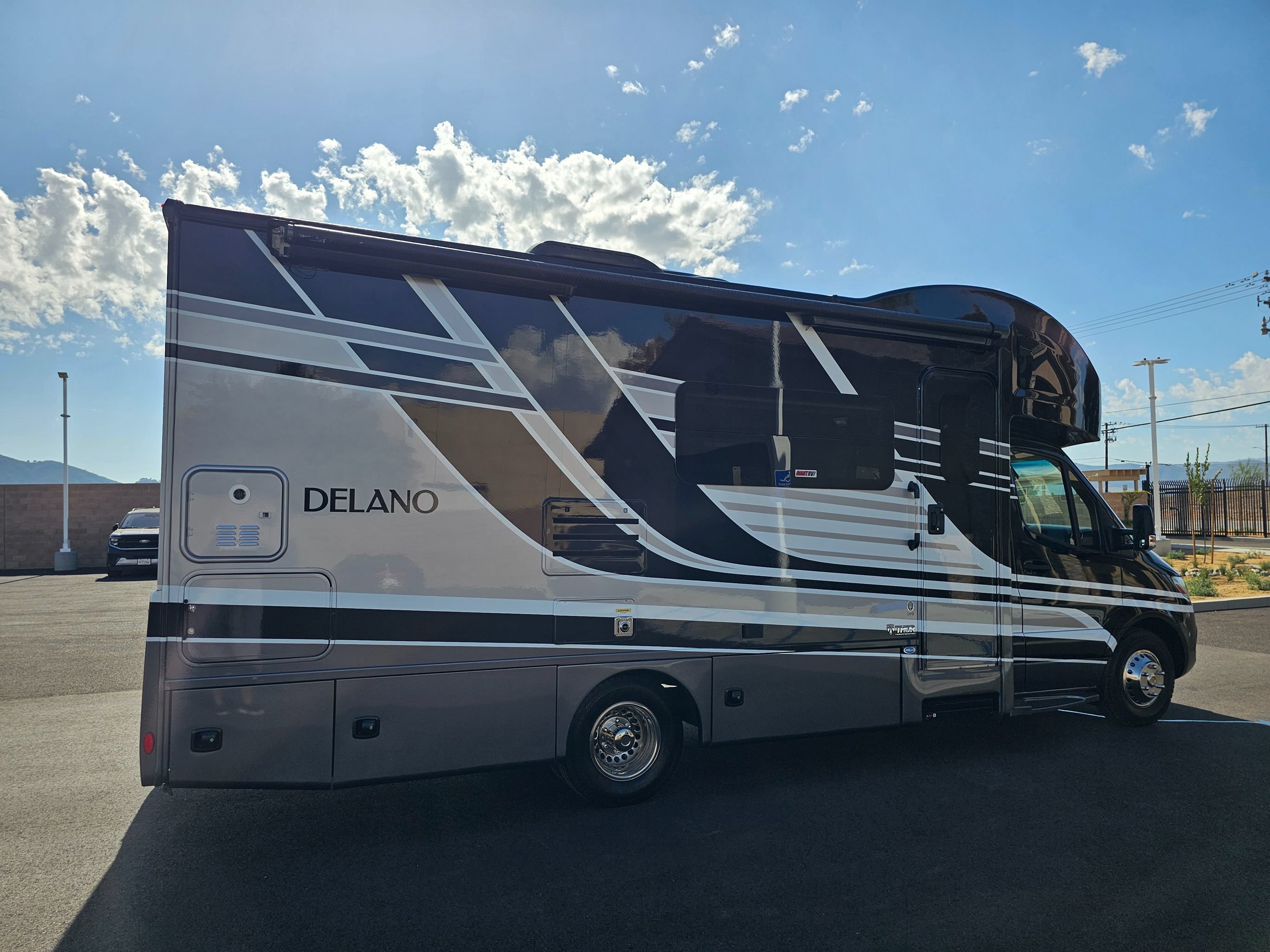 Used 2022 Mercedes-Benz Sprinter 3500 w/ Acoustic Package image 11