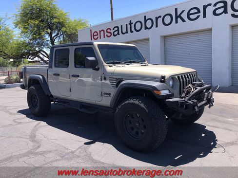 Used 2020 Jeep Gladiator Sport w/ Quick Order Package 24S AWD/4WD image 2