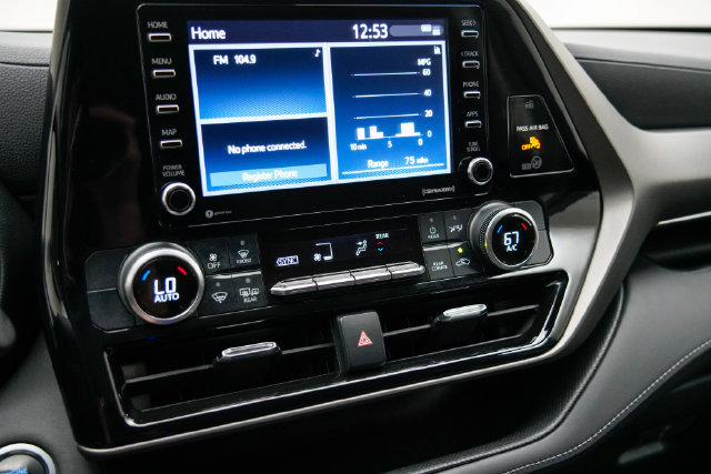 Used 2021 Toyota Highlander L AWD/4WD image 7