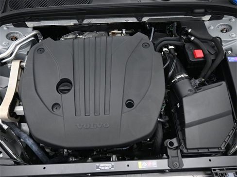 Used 2024 Volvo V60 B5 Cross Country Plus image 34