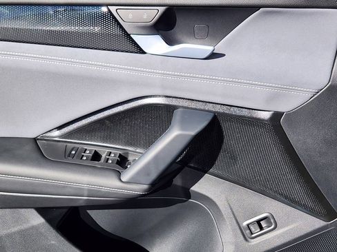 New 2026 Volkswagen Tiguan SE R-Line image 13