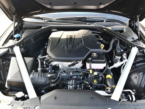 Used 2025 Genesis G70 2.5T RWD image 13