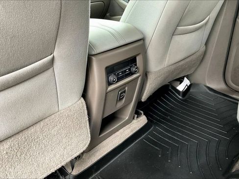Used 2019 Chevrolet Traverse LT FWD image 22
