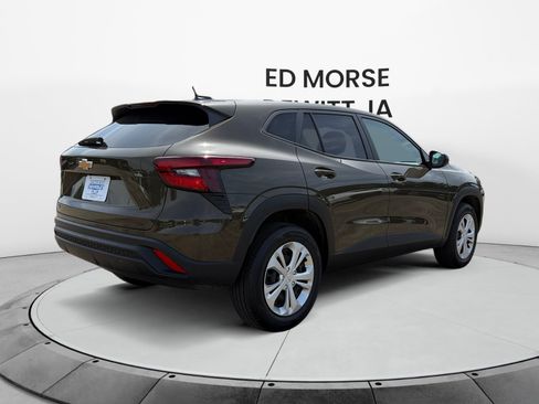 Used 2024 Chevrolet Trax LS FWD image 5