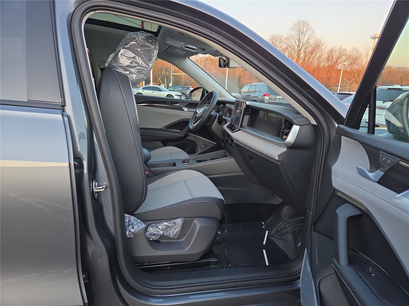 Used 2026 Volkswagen Tiguan SE AWD/4WD image 27