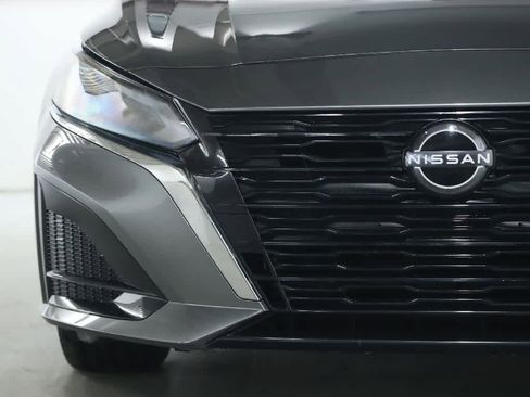 Used 2024 Nissan Altima 2.5 SV w/ SV Premium Package image 6