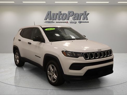 Used 2023 Jeep Compass Sport AWD/4WD image 2