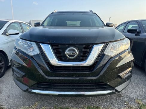 Used 2018 Nissan Rogue SV FWD image 2
