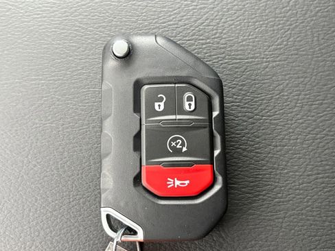 New 2026 Jeep Wrangler Unlimited Rubicon w/ Whitecap Package image 27