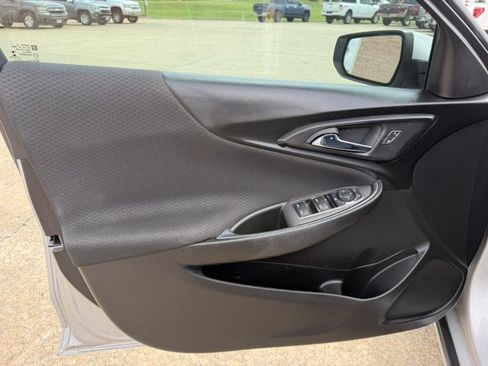 Used 2022 Chevrolet Malibu LT FWD image 11