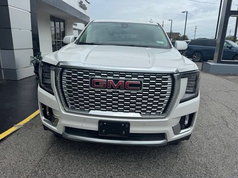 Used 2022 GMC Yukon Denali w/ Denali Premium Package AWD/4WD image 13