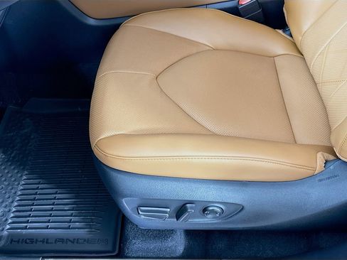New 2026 Toyota Highlander Platinum AWD/4WD image 21