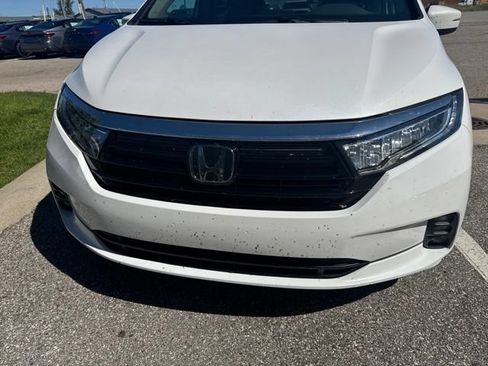 Used 2024 Honda Odyssey EX image 3