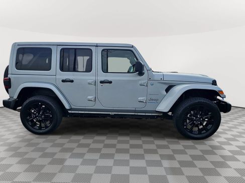 Used 2024 Jeep Wrangler Unlimited Sahara AWD/4WD image 4