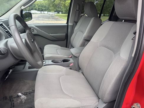 Used 2011 Nissan Frontier SV AWD/4WD image 26