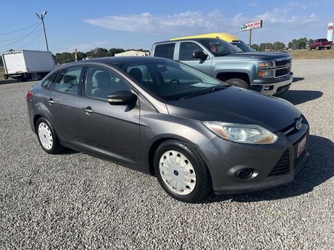 Used 2014 Ford Focus SE image 1